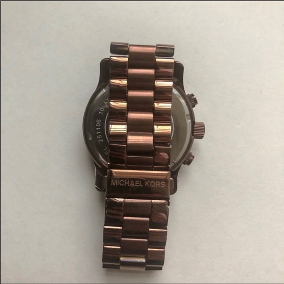 Michael Kors Oversized Watch - Picture 5 of 8